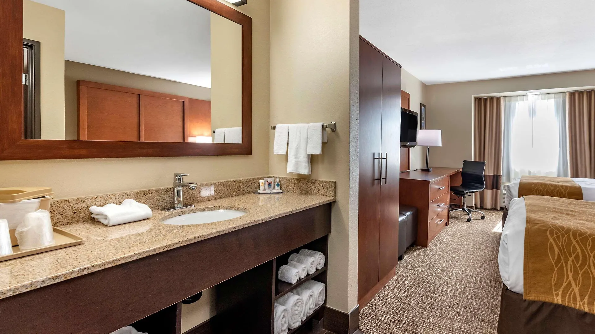 Comfort Inn Portland Near I-84 And I-205